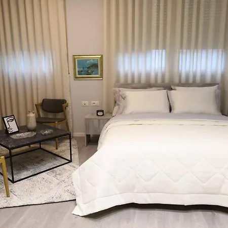 Hira Center 5 Apartment *
