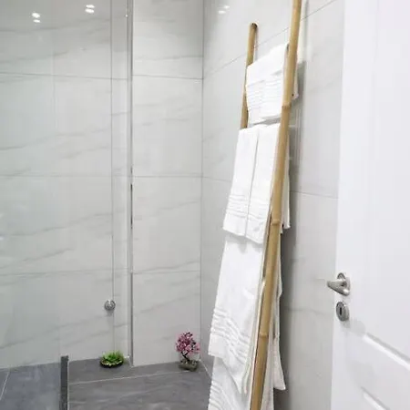 Hira Center 5 * Tirana
