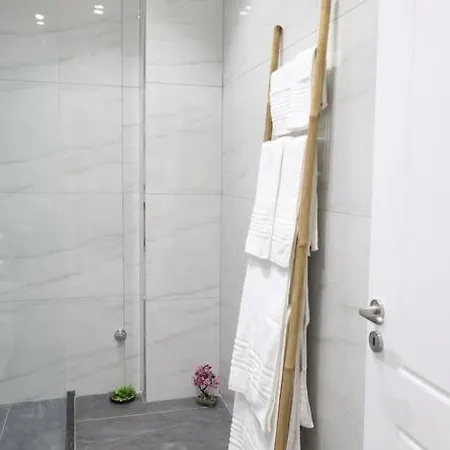 Hira Center 5 * Tirana